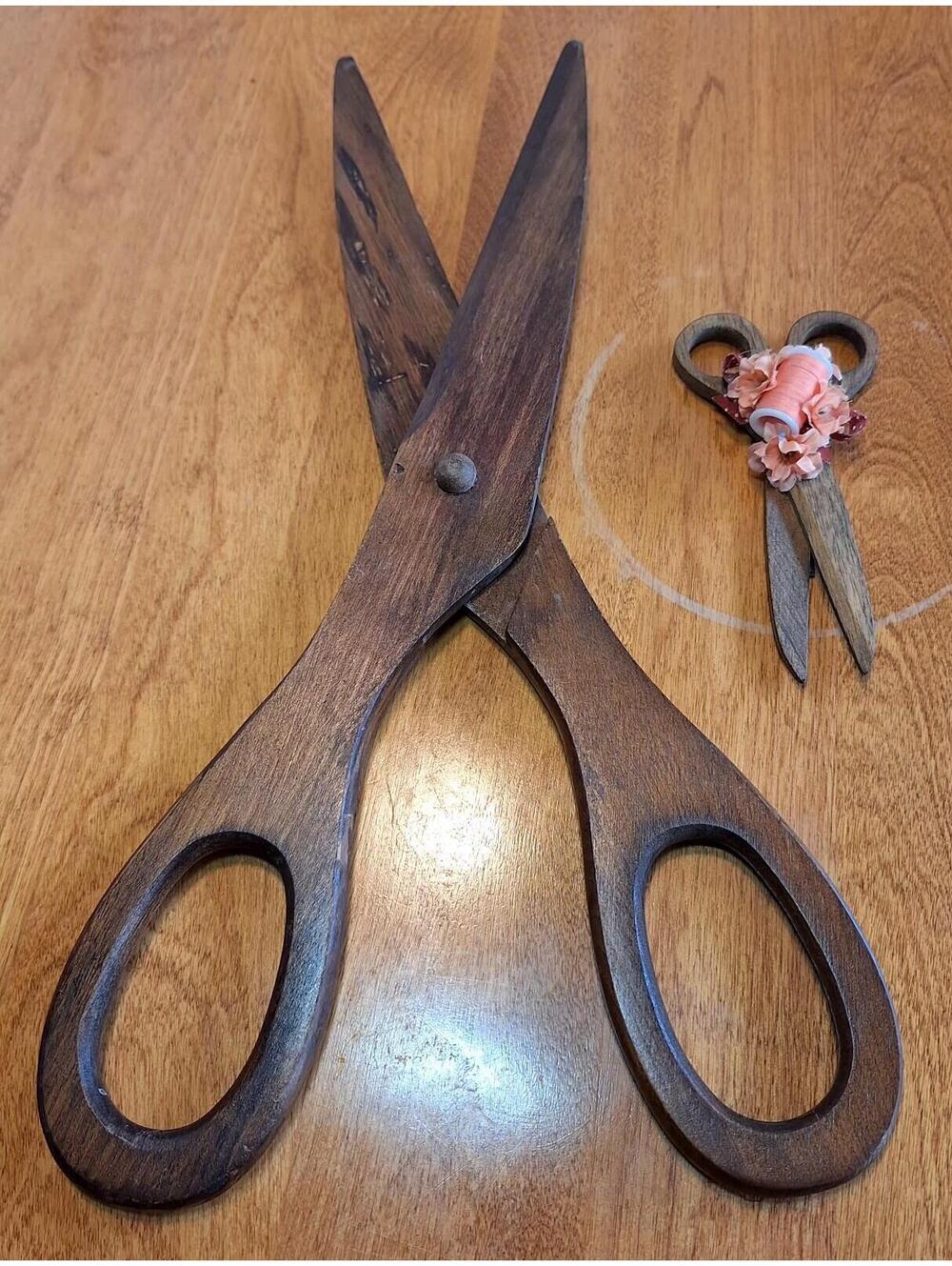 2 VTG Wooden Scissor Plaque Wall Decor Sewing 15" & 5" Small One Is a Magnet
